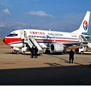 成都机场托运航空快运业稳步发展的原因是什么？